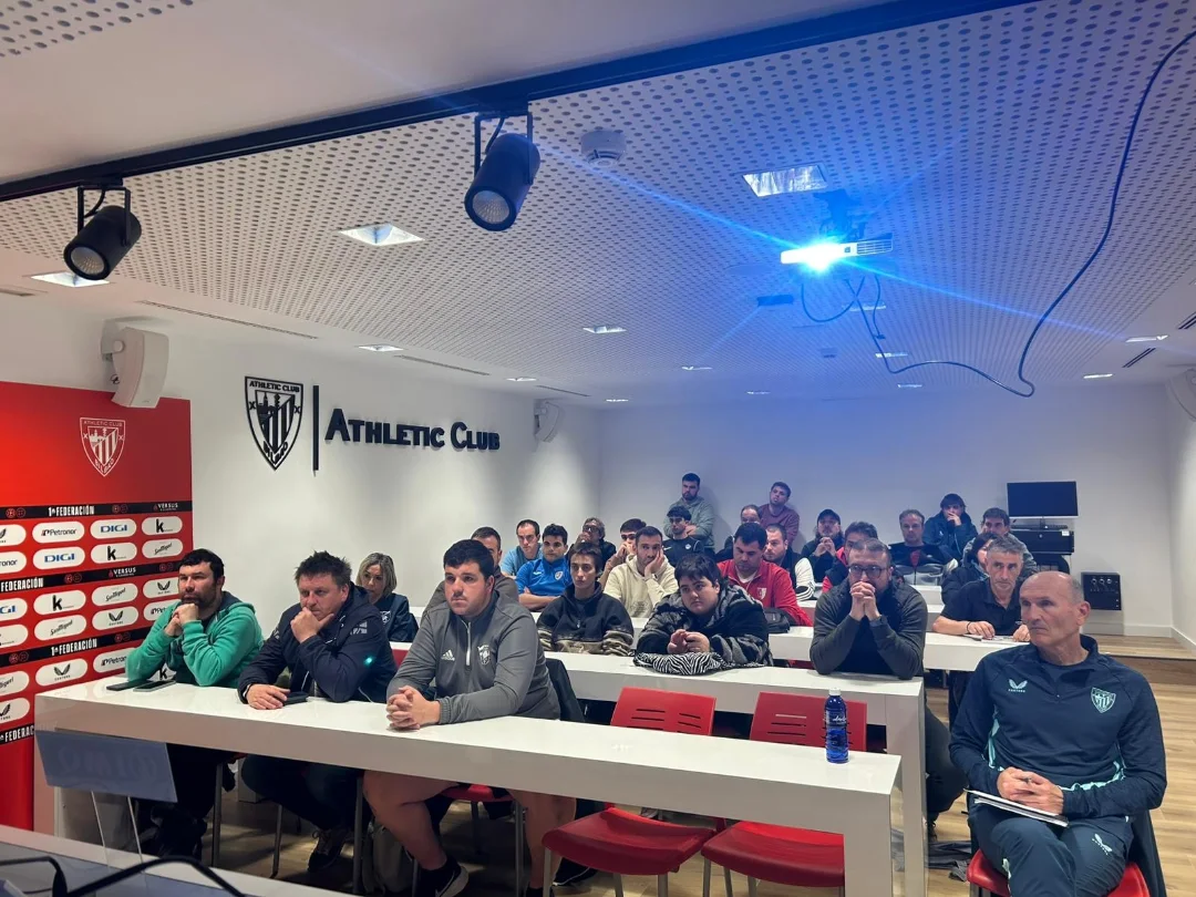 Pasa Baloia Neska 2025/26 denboraldirako proiektuaren lehen lan bilera