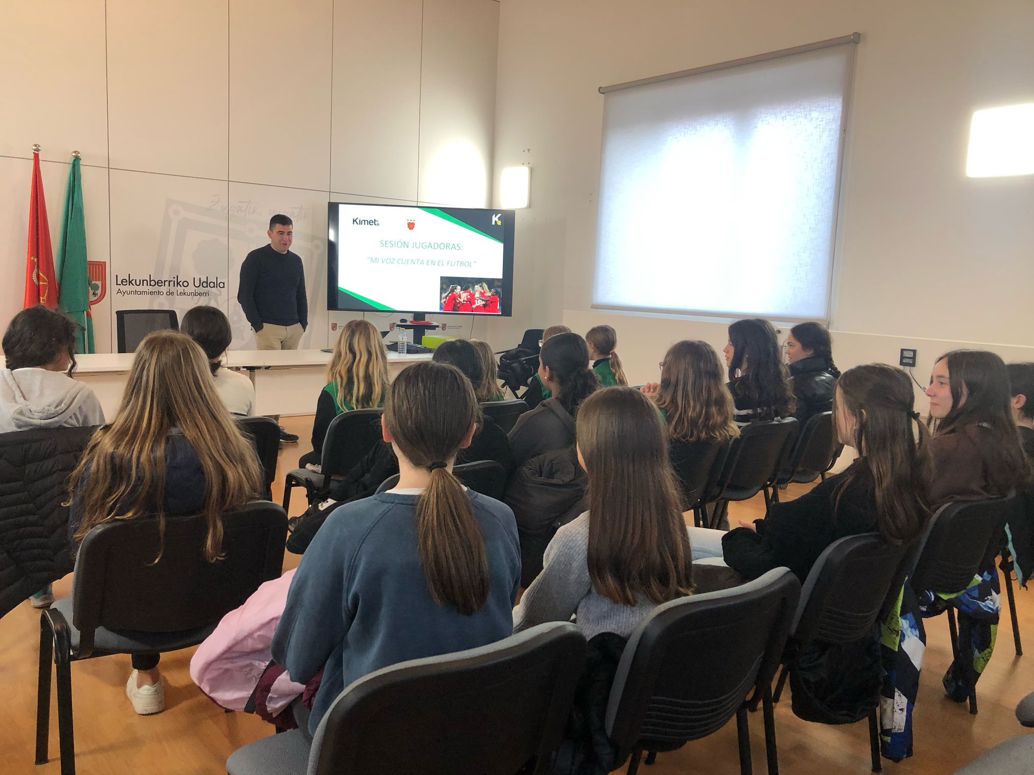 Families, coaches, managers and players united for a safe and positive environment in Navarre women's soccer by the help of Pasa La Bola Neska